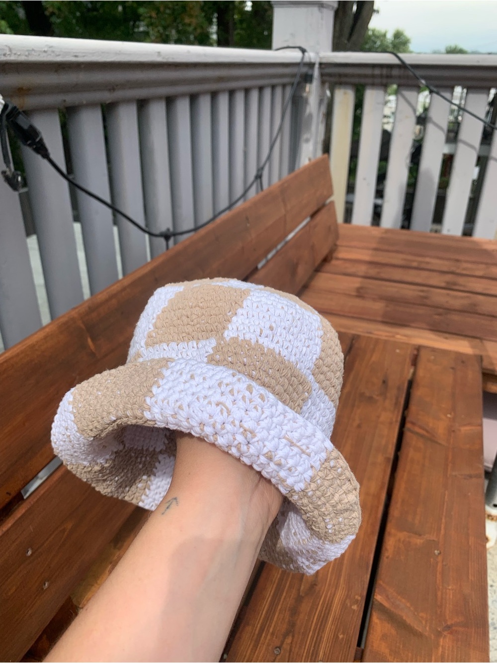 Aritzia Crochet Checkered Bucket Hat - White & Tan
